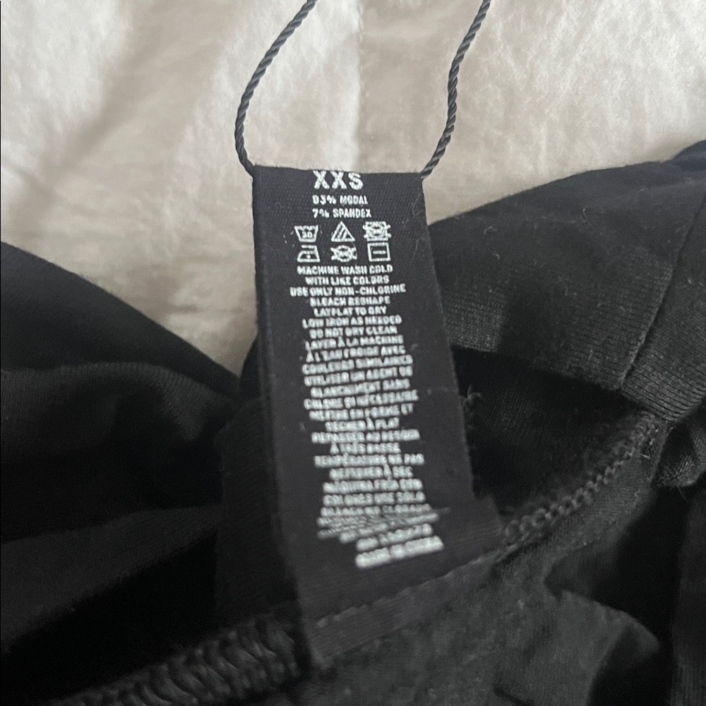 SKIMS Black Robe - Picture 3 of 4